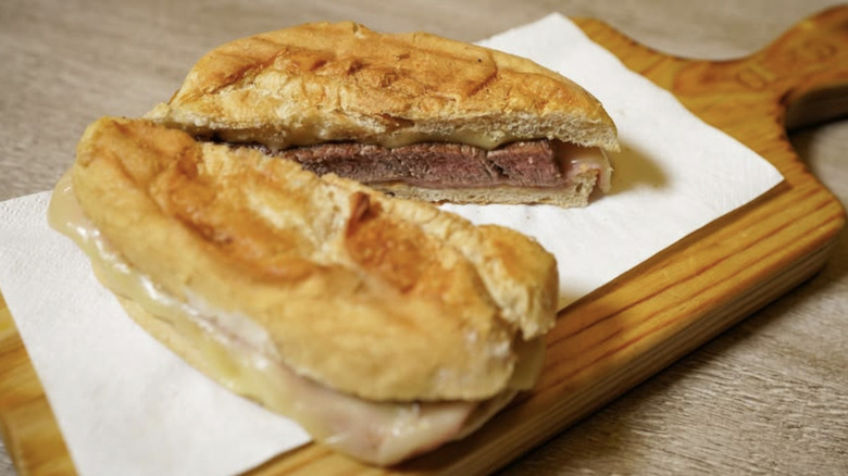 Prego steak sandwich at Restaurante Olímpico