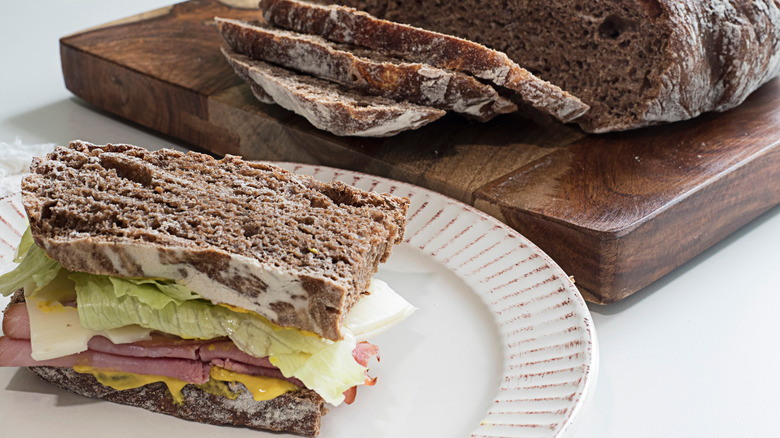 Sandwich with pumpernickel bread