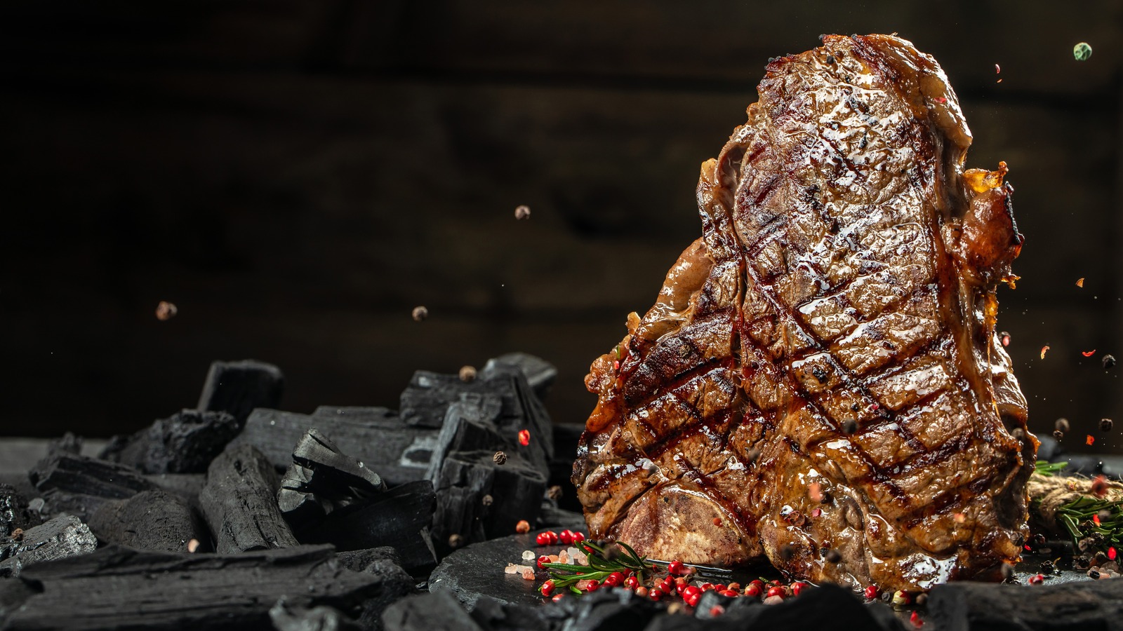 كيف تقوم مطاعم شرائح اللحم بتحويل لحم البقر القياسي