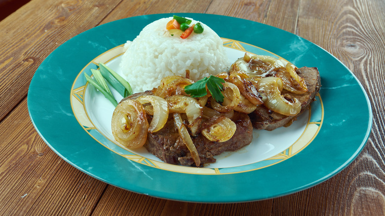 Plate of palomilla with rice on the side