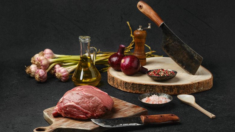 Raw ingredients for palomilla spread out on cutting boards