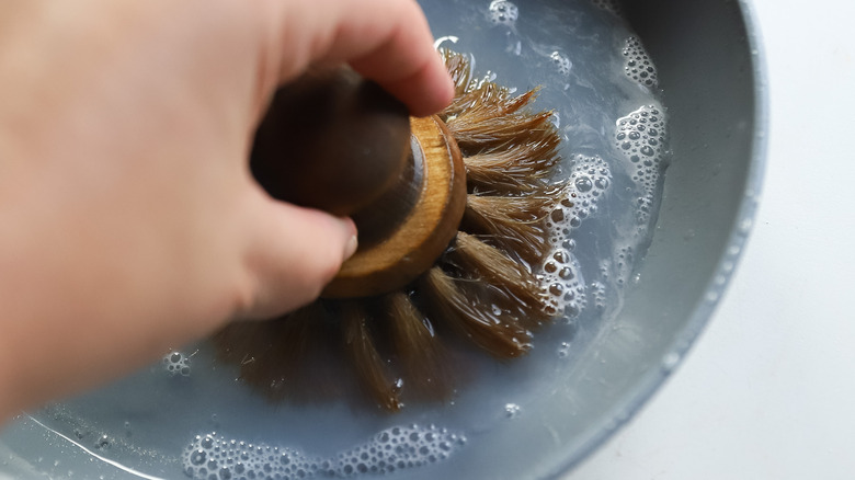 Hand washing ceramic pan