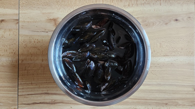 mussels soaking in large bowl