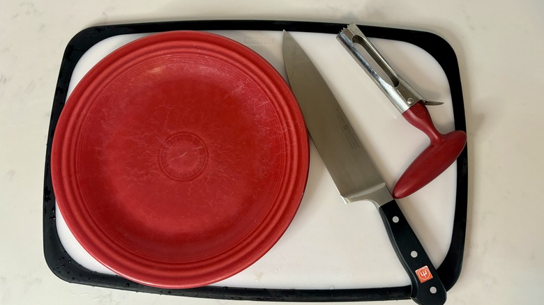 Cutting board, knife, apple corer, plate