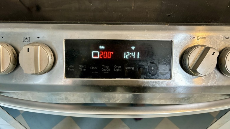 Oven set to 200 degrees Fahrenheit