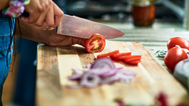 Slicing a tomato