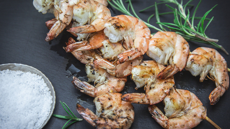 Grilled shrimp and salt