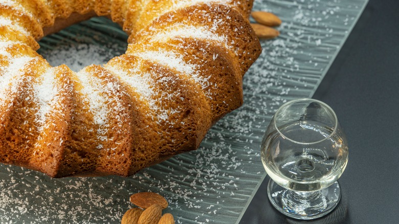 Almond cake with almond liqueur