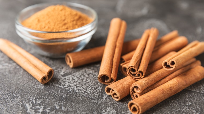 Cinnamon sticks and powder