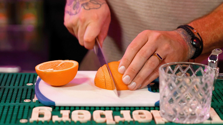 Slicing an orange