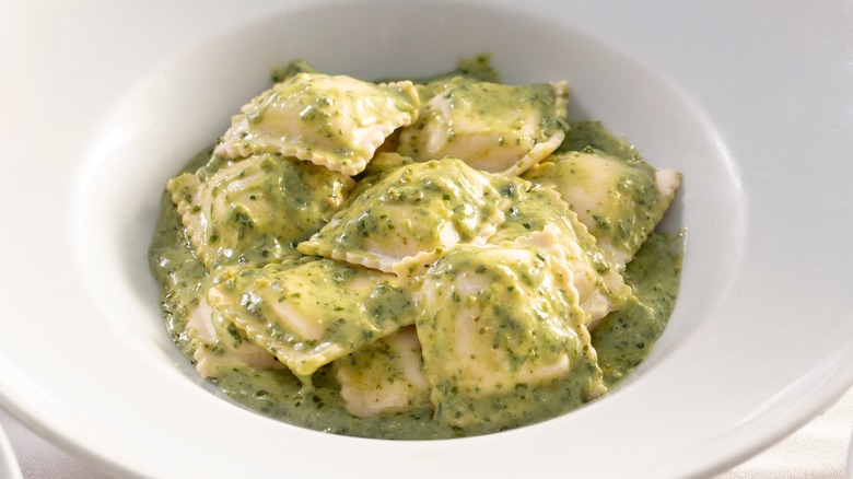 ravioli in creamy pesto sauce