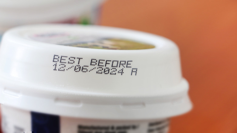 Best before date on a container