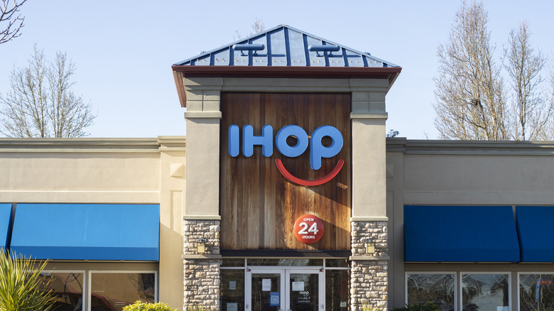 streetview of an Ihop storefront with smiley logo