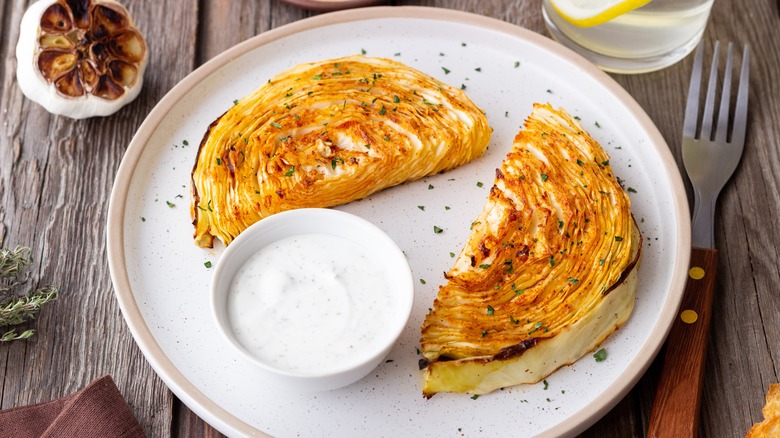 Cabbage steaks with white sauce