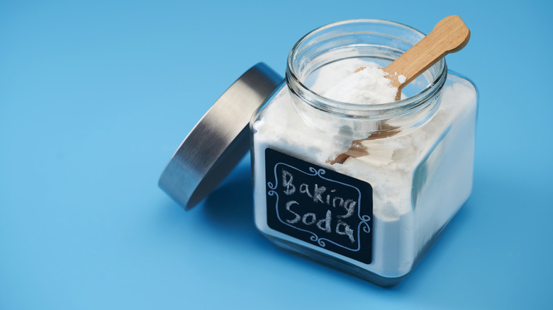 Storage container of baking soda