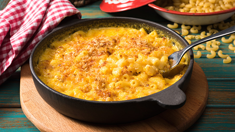 macaroni and cheese in a cast iron pan