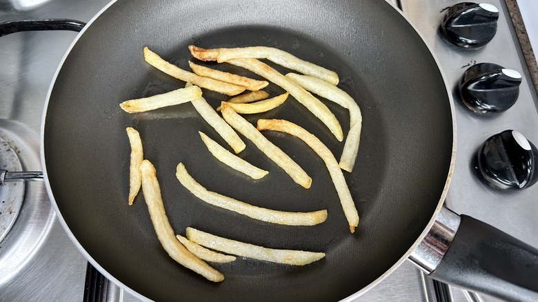 Frying pan with fries