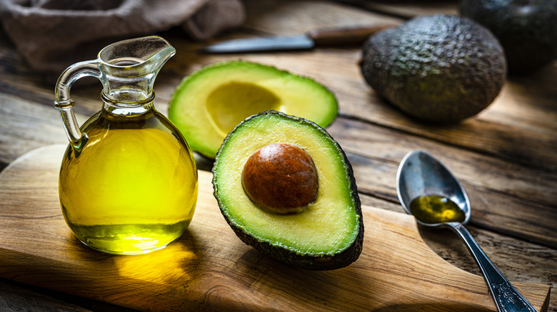 Avocado oil and avocado fruit