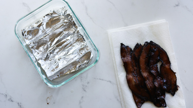 Food storage lined with foil