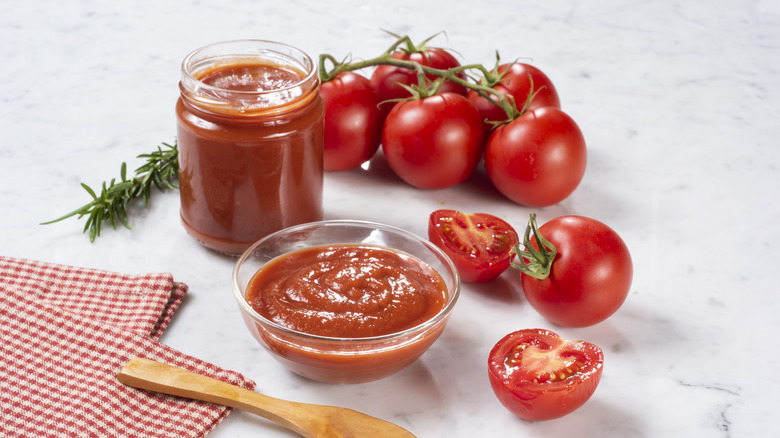 Ingredients for homemade ketchup