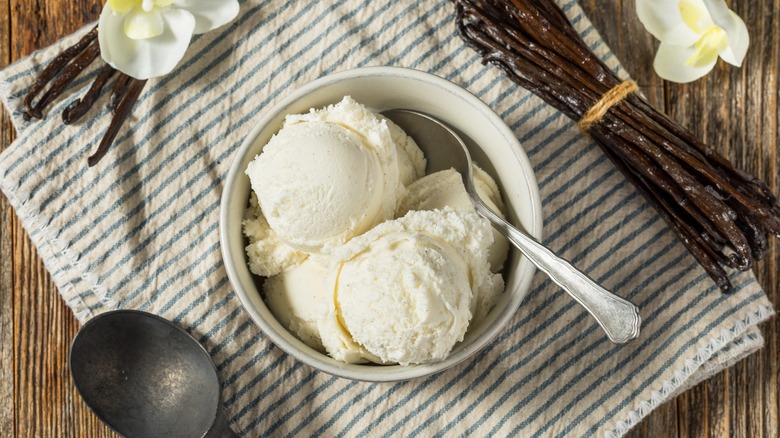 Scoops of vanilla ice cream in a bowl