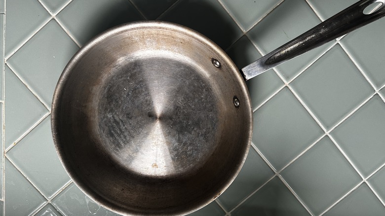 Stainless steel skillet