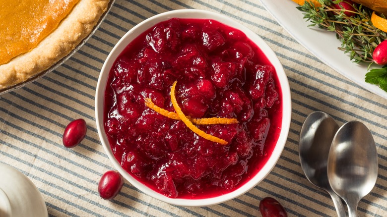 Overview of a bowl of cranberry sauce