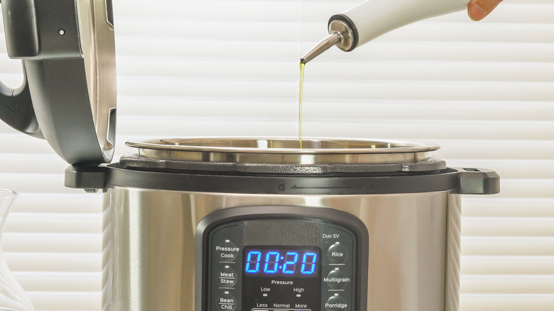 oil pouring slow cooker