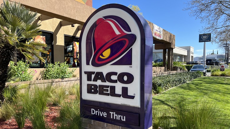 Taco bell sign