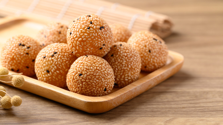 sesame ball serving