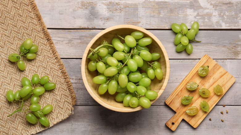 White grapes in bowl