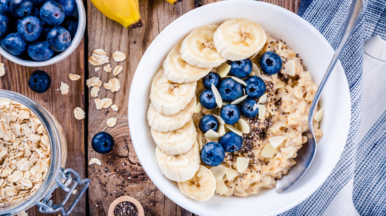 Oats with blueberries and bananas