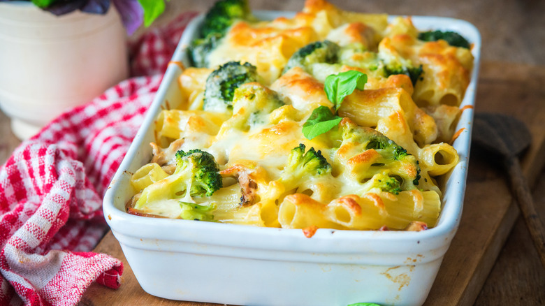 Broccoli mac and cheese casserole