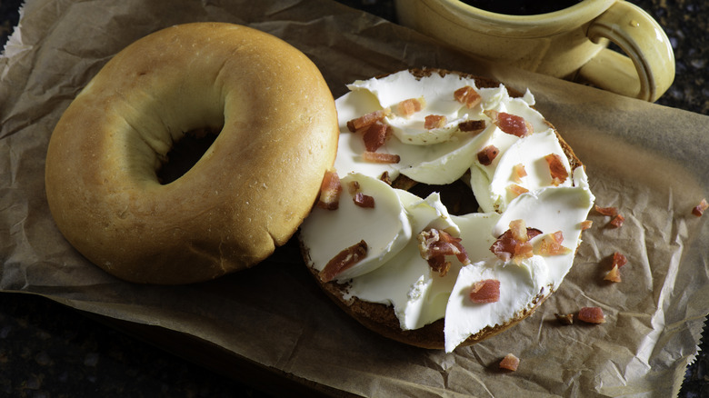 bacon and cream cheese bagel