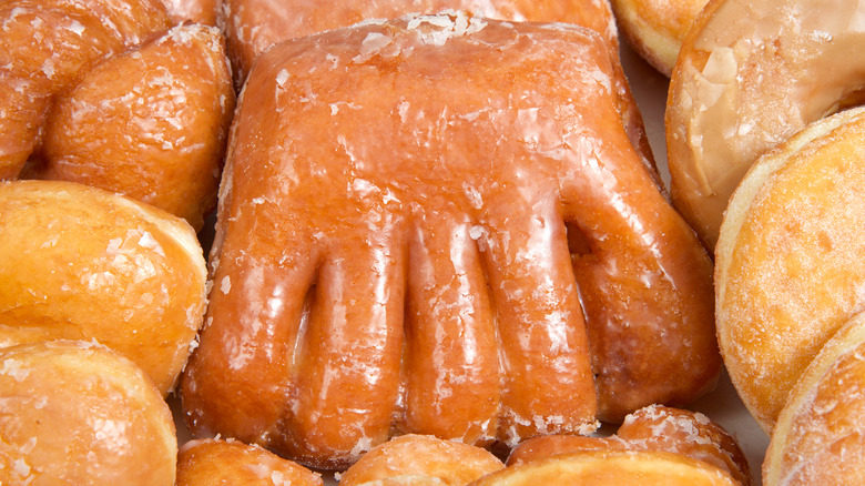 Bear claw donut