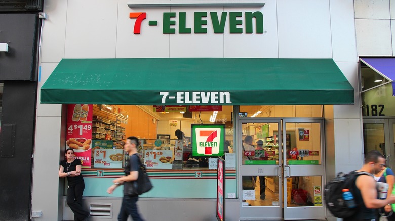 The front face of a 7-Eleven