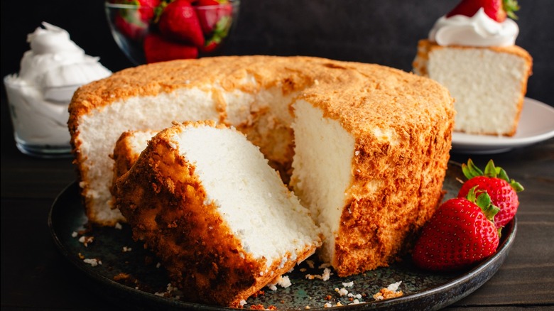 Angel food cake with strawberries and whipped cream