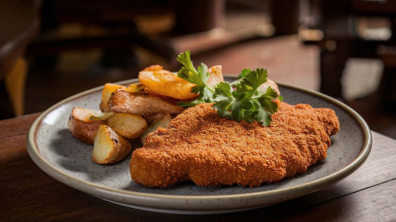 wienerschnitzel with potatoes