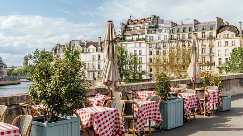 outdoor dining in France