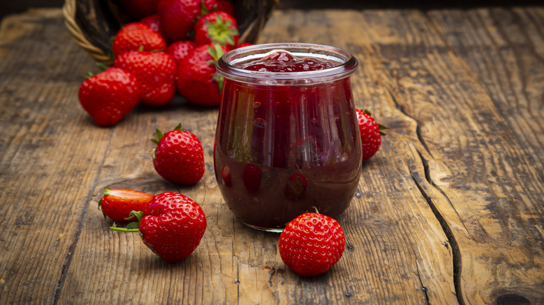 jar of raspberry fruit jam