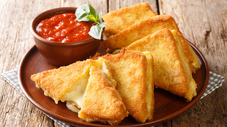 Mozzarella in carrozza sandwich