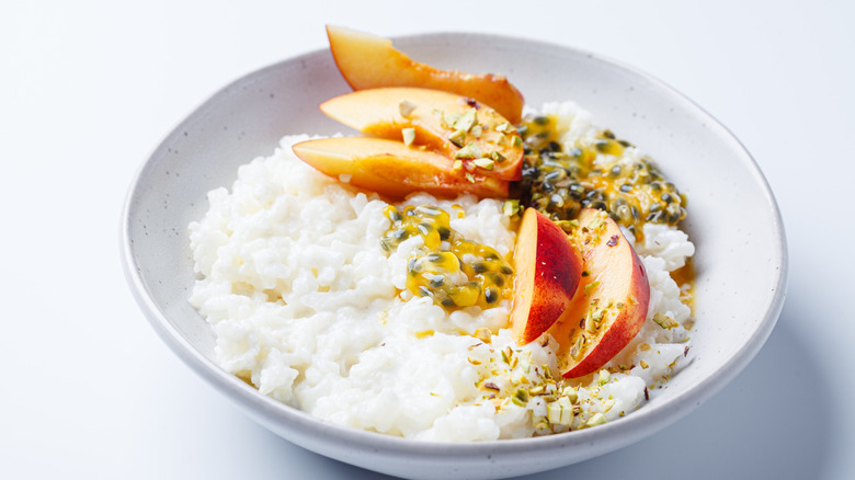 Rice pudding with peaches