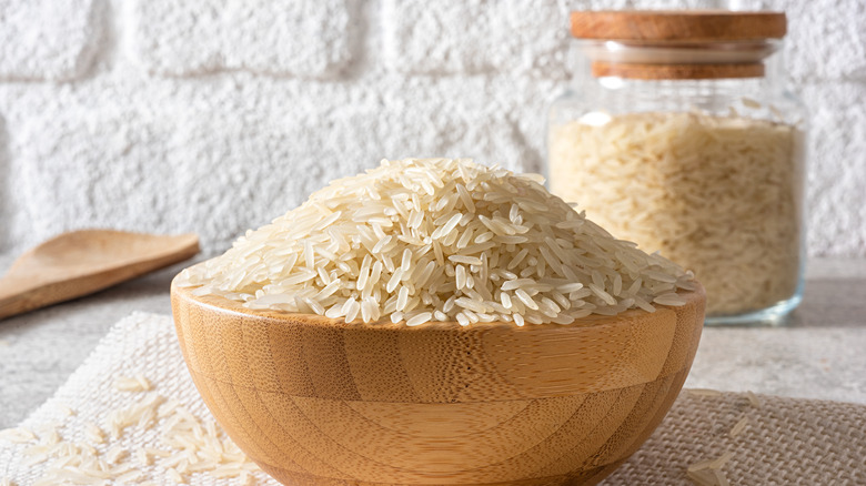 raw rice in wooden bowl