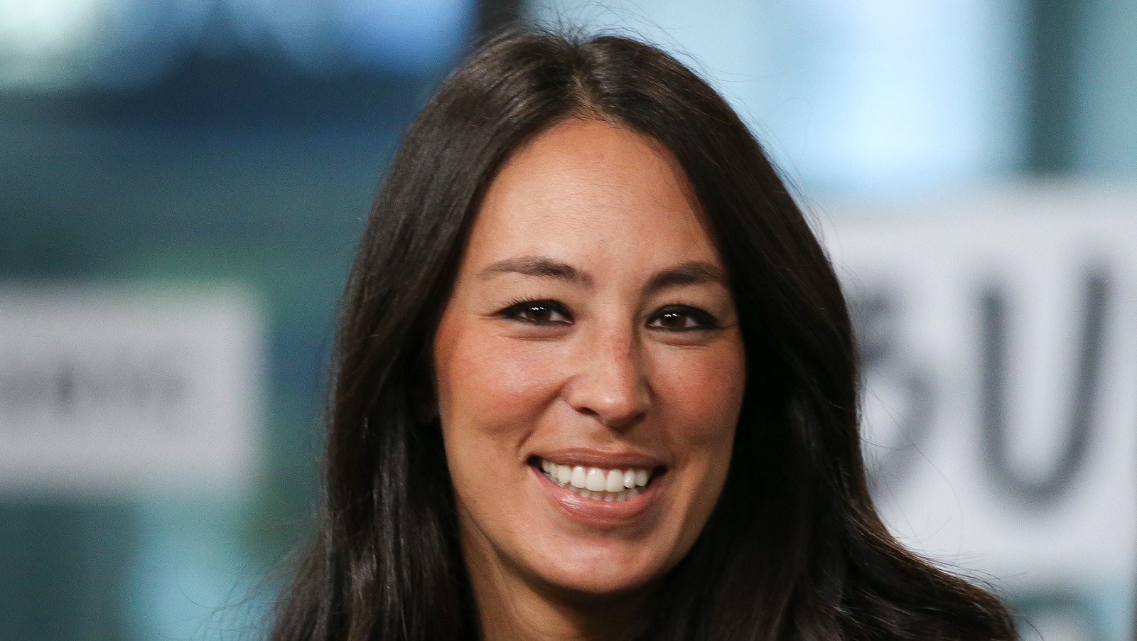 Joanna Gaines le da al pastel de nueces un toque picante con chile ancho