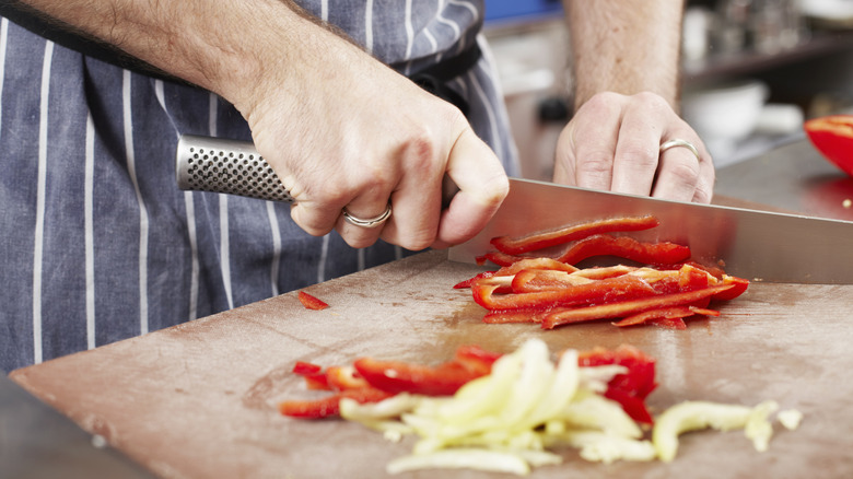 cook slicing vegatables