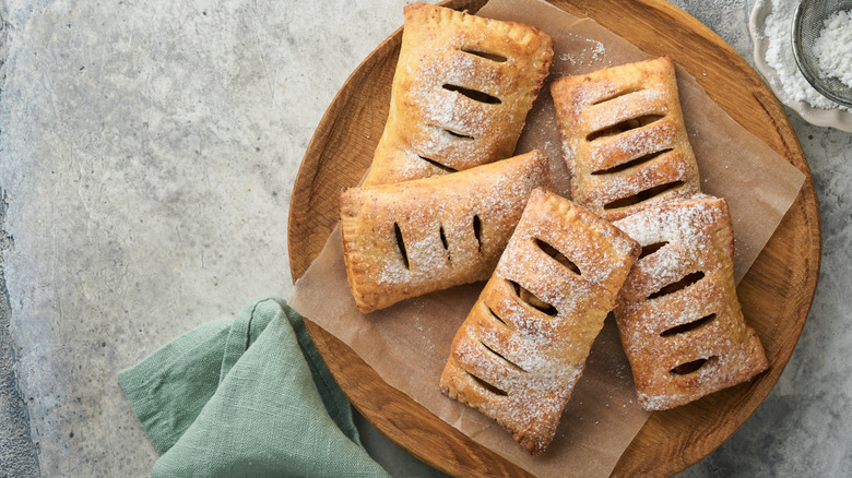 apple hand pies with powdered sugar topping