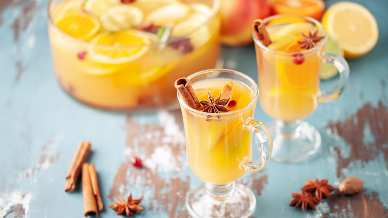 spiced apple cider cocktail