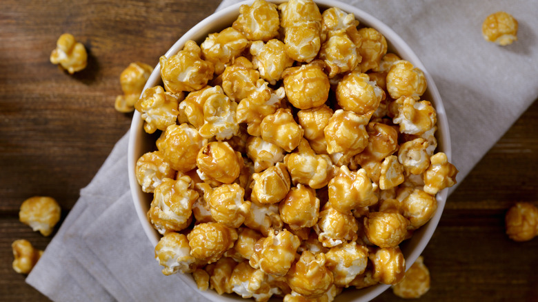 A bowl of caramel popcorn