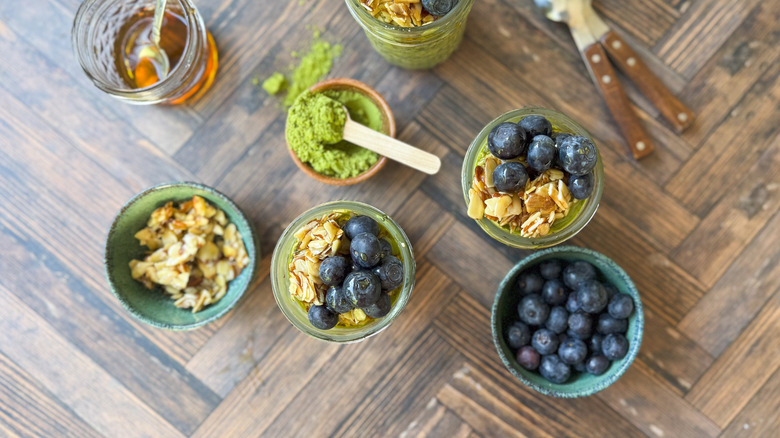 Matcha almond overnight oats with almonds an bueberries