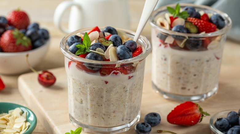 Overnight oats with fresh fruit